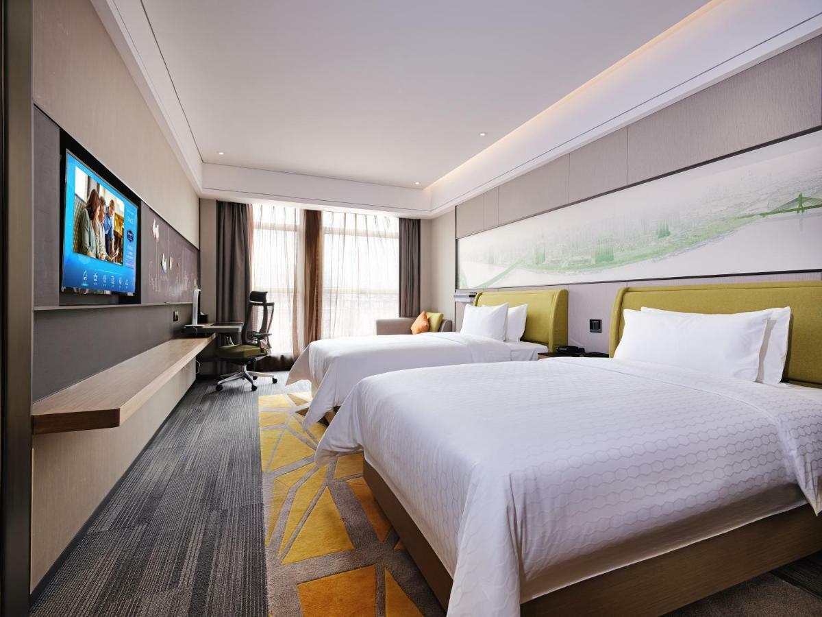 Отель Hampton By Hilton Guangzhou Dongxiaonan Экстерьер фото